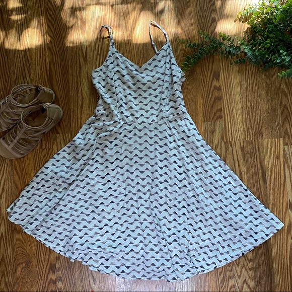 Old Navy Dresses & Skirts - Old navy fit and flare Strapped printed dress